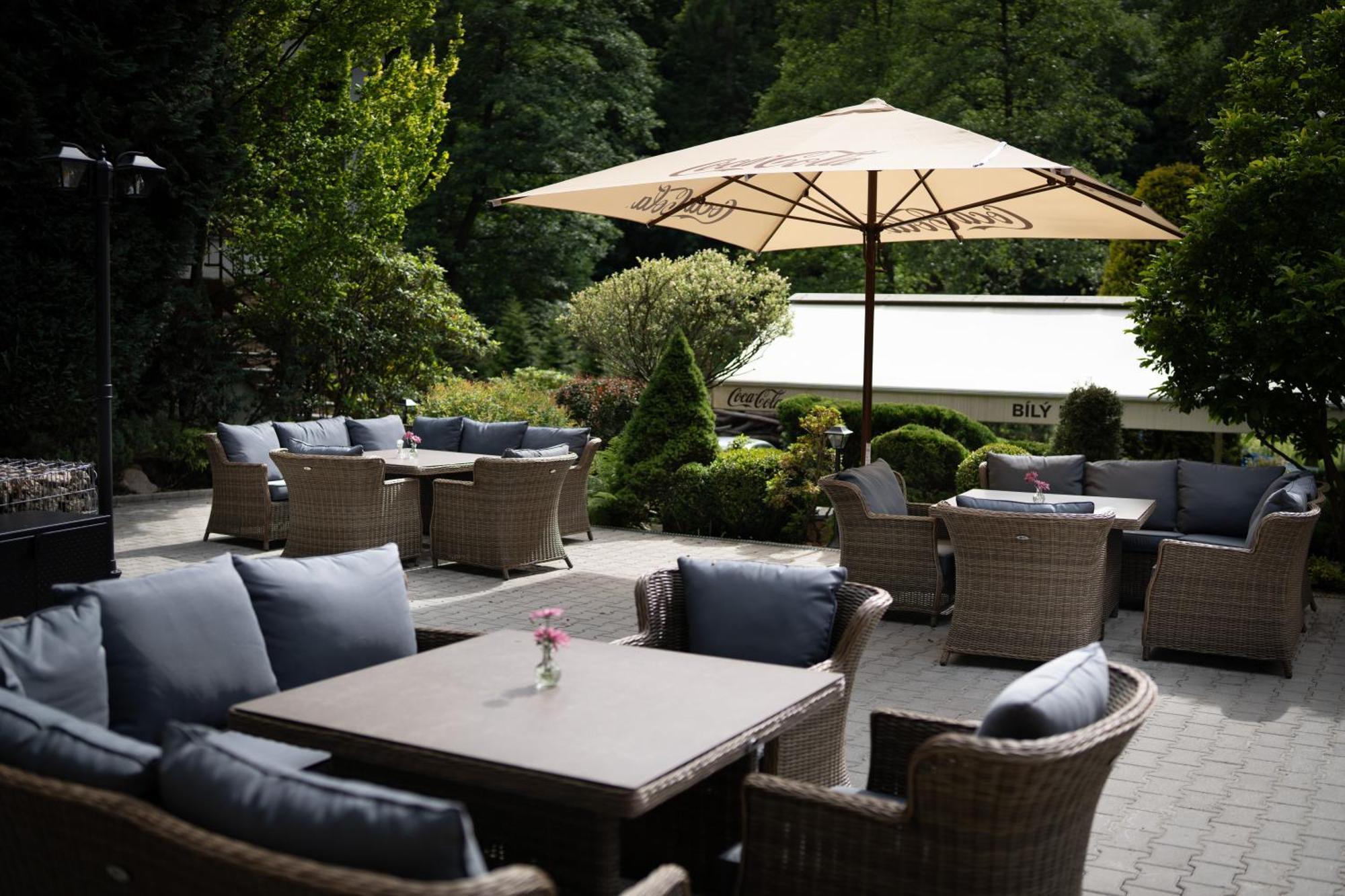 Penzion A Restaurace Bily Mlyn Liberec Ngoại thất bức ảnh