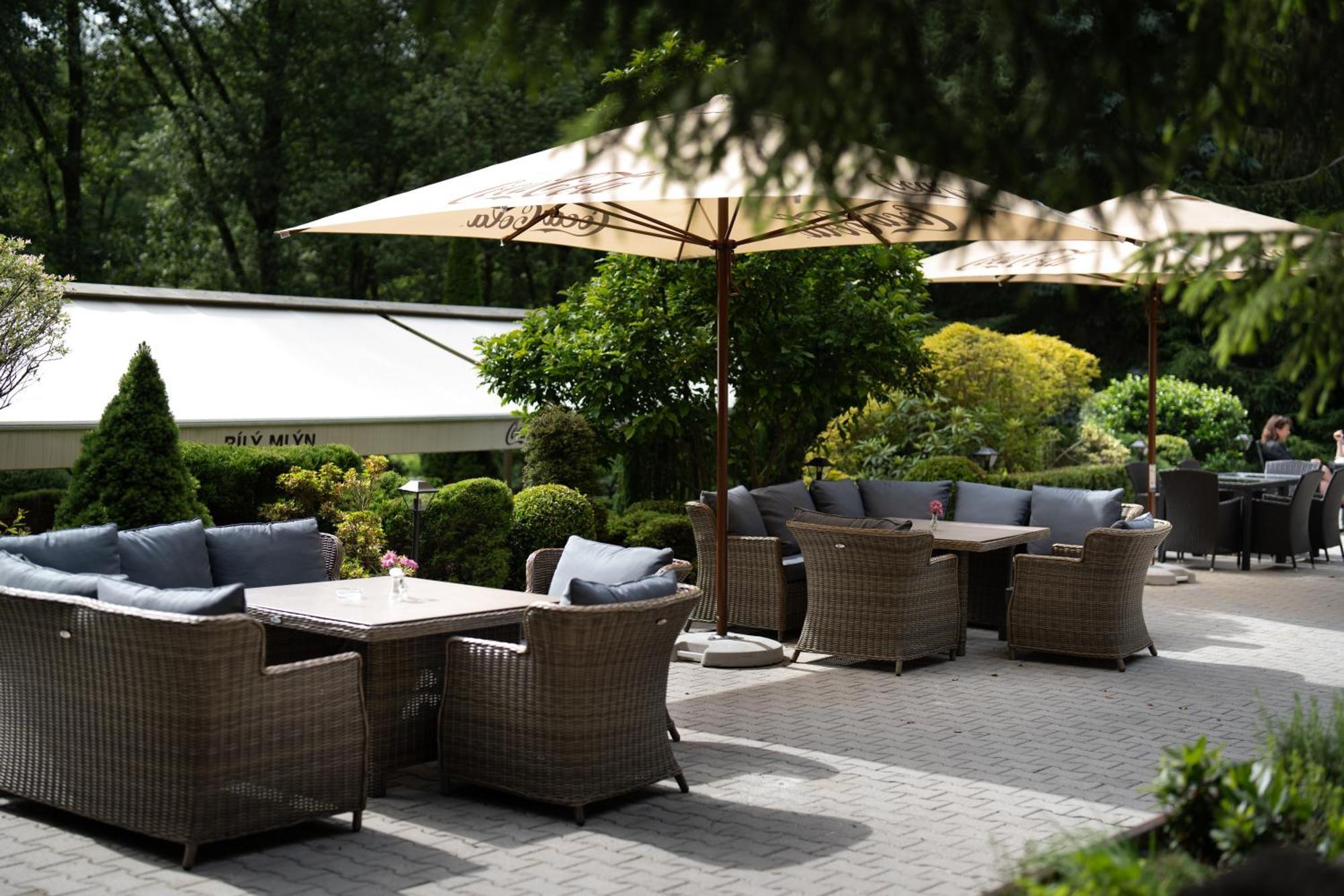 Penzion A Restaurace Bily Mlyn Liberec Ngoại thất bức ảnh