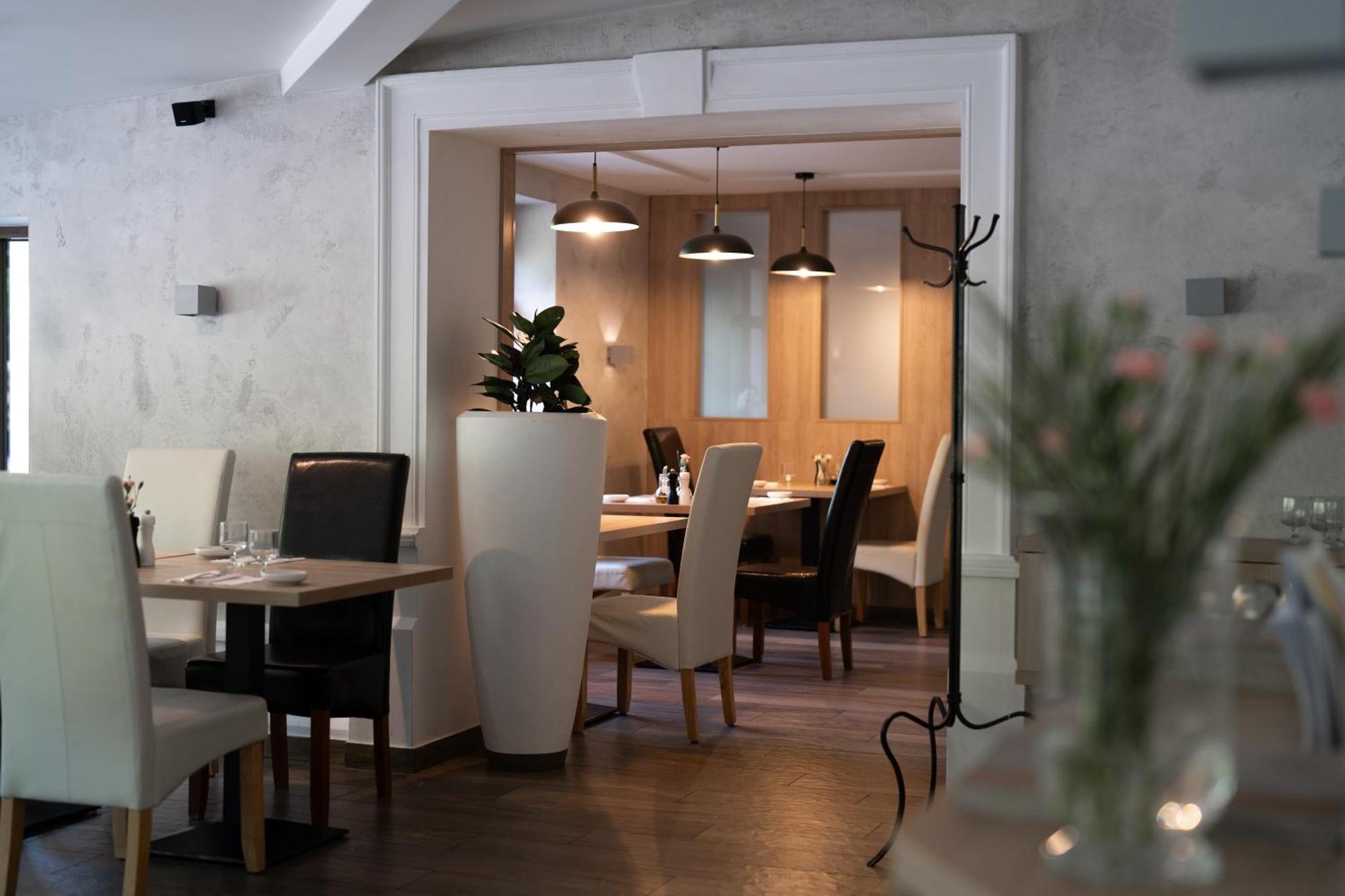 Penzion A Restaurace Bily Mlyn Liberec Ngoại thất bức ảnh
