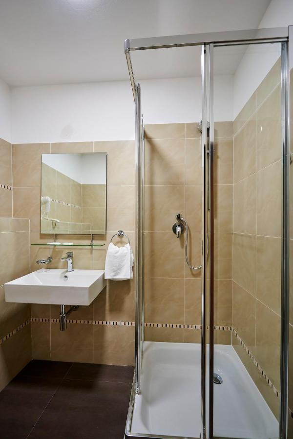 Penzion A Restaurace Bily Mlyn Liberec Ngoại thất bức ảnh